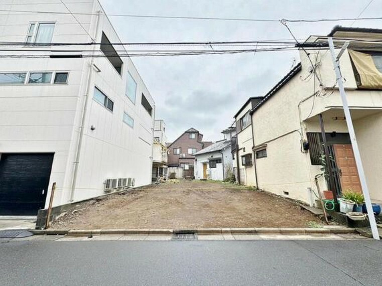 現況写真 建物の居住性に拘った邸宅は、「落ち着き」と「安らぎ」と「快適」を実現してくれます。いつ友人・親戚・来客が来ても決して油断しないハイスペックな邸宅。