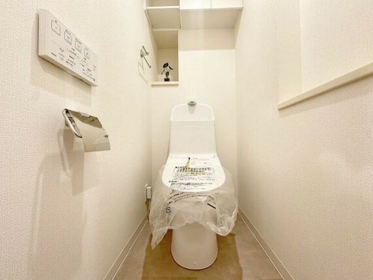 トイレ 毎日使う場所だからこそ、使い勝手を考慮しました。白を基調に、飽きのこない空間に。