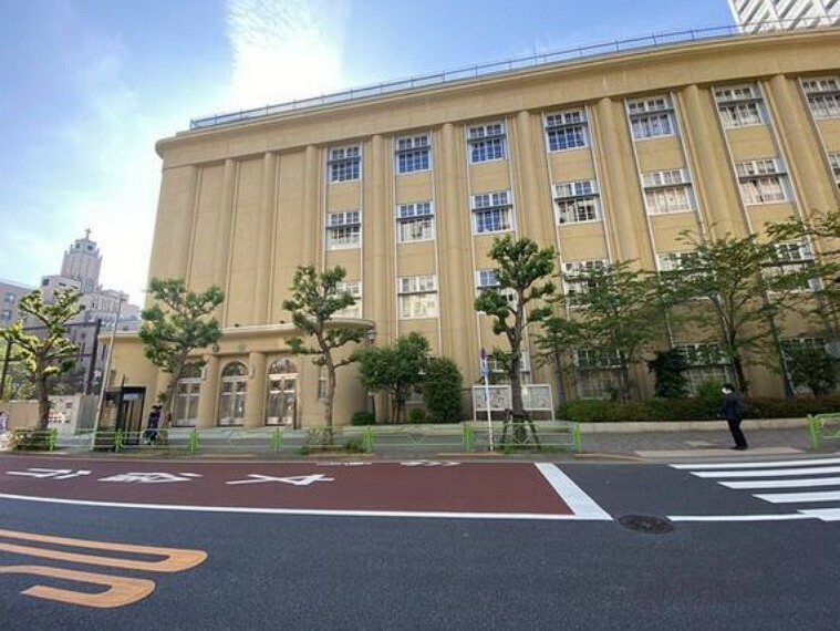 小学校 中央区立明石小学校　約240m