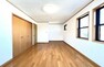 子供部屋 《子供部屋》■明るい陽の差す居室。子供部屋にもちょうど良さそうですね。