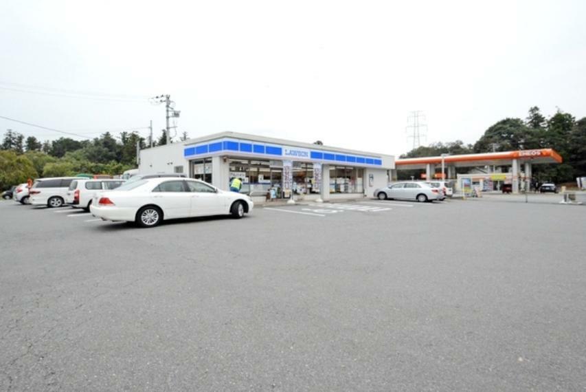 コンビニ ローソン鶴ヶ島三ツ木店