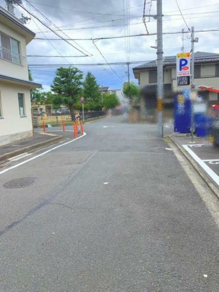 外観写真 マンション前道路