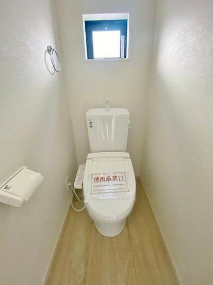 トイレ トイレ トイレには快適な温水洗浄便座付き
