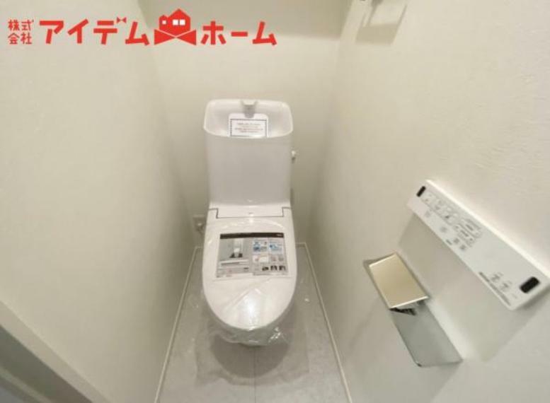 トイレ 温水での洗浄機能がついておりますので、 清潔かつ衛生面も安心です。