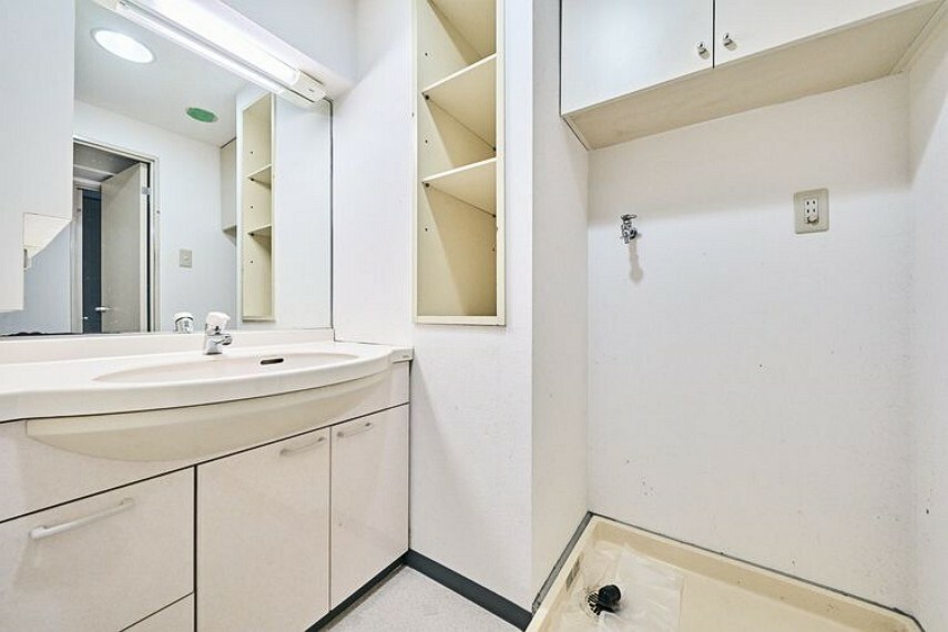 洗面化粧台 収納スペースが多く、すっきり洗面室を使用することができます。