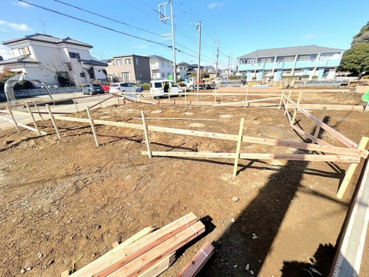 現況外観写真 ～周辺環境もご案内いたします～ ・建物自体ももちろん大切ですが、暮らしていく上でとても大切な周辺環境。 ・ご見学時に周辺環境も併せてご案内させていただきますので、お気軽にご相談ください。