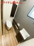 トイレ 温水での洗浄機能がついておりますので、 清潔かつ衛生面も安心です。（2階）