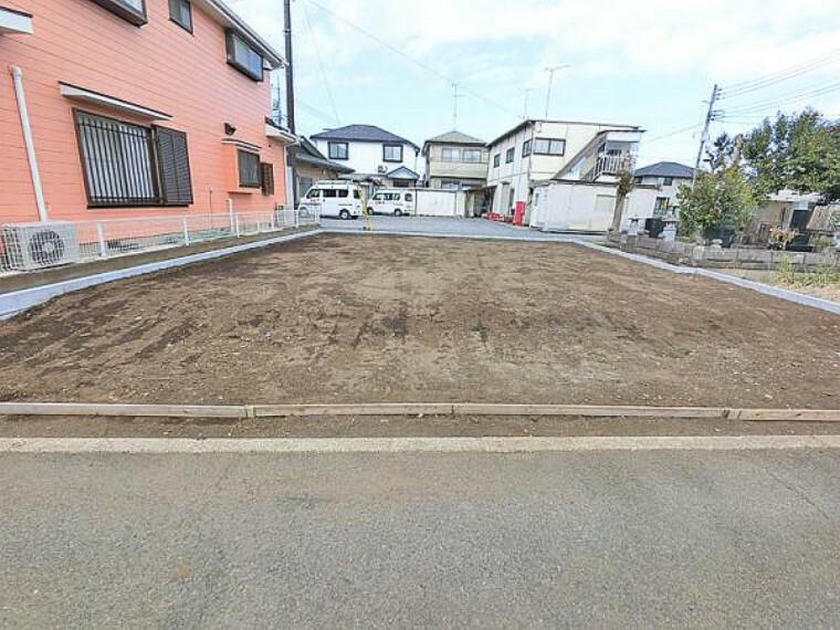 現況写真 一戸建ての多いエリア、静かで落ち着いた雰囲気