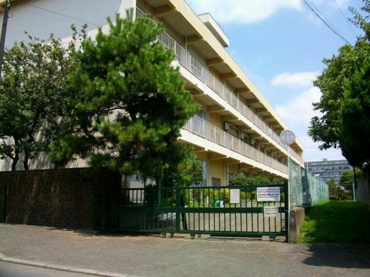 小学校 緑台小学校まで約760m