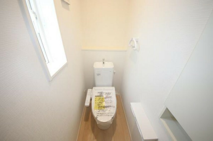 トイレ 2階のトイレ！1階2階ともに洗浄機能付きです！