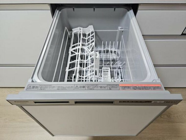 キッチン 食洗機付きのシステムキッチンなので、手荒れの季節も安心で便利