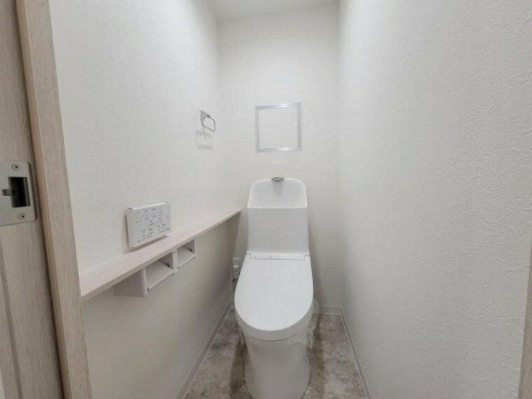 トイレ ウォシュレット新調のトイレ！ホワイトのトイレは清潔感がありますね！