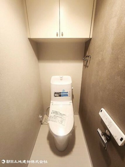 トイレ トイレには快適な温水清浄便座付。