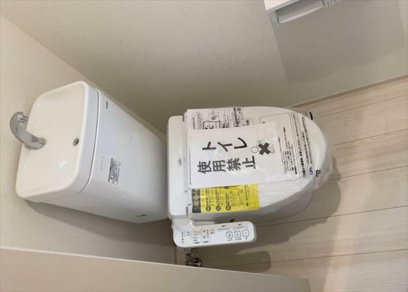 トイレ トイレは大きさや形、機能、抗菌性などが異なる多種多彩なタイプが各メーカーから出ています。それぞれに良さがあるため、事前にどういったタイプのトイレがいいのかをご家庭内で決めて、内見に行くといいでしょう。