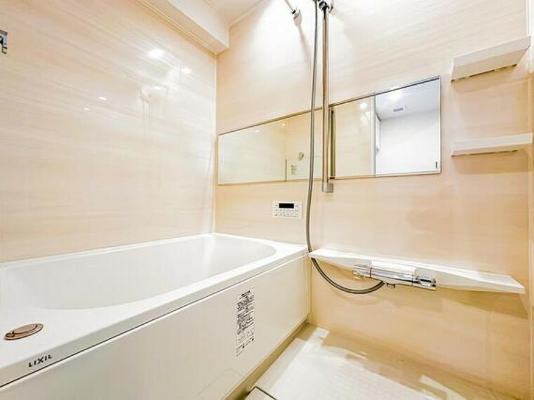 浴室 バスルームは、1日の疲れを取り、心身を癒すことができる場所。住まいの中のリラクゼーション空間です。浴室乾燥機も完備されております。室内（2024年2月24日）撮影
