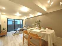 ・LDK約13.9帖 　開放的な自遊空間。季節ごとに壁飾りや家具の配置を変えて楽しめます。