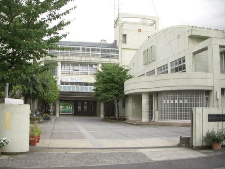 横浜市立荏田西小学校 先生方も優しく、いじめがないよう積極的に取り組まれていました。若い先生から年配の先生までいて安心して通える学校です。