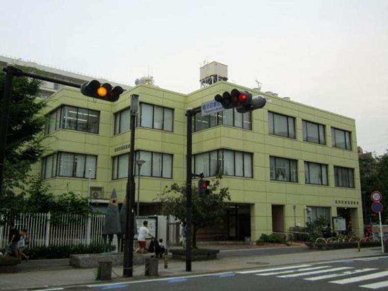 図書館 横浜市鶴見図書館
