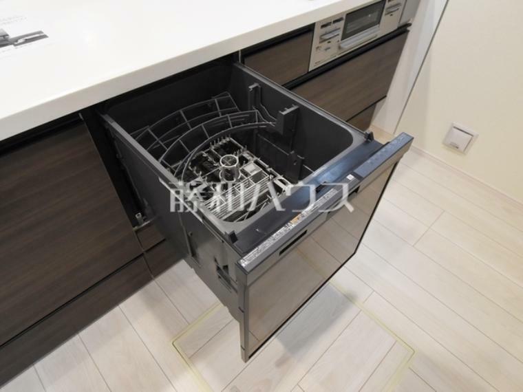 キッチン キッチンには家事時間を短縮する食洗機付き。　【練馬区大泉町1丁目】