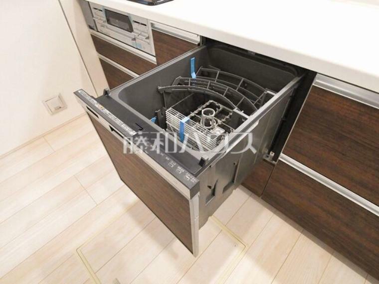 キッチン 4号棟　 食器が出し入れしやすいスライドオープン式の食器洗浄乾燥機 　【清瀬市上清戸1丁目】