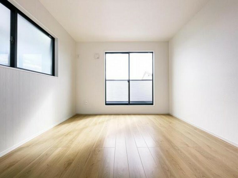 寝室 （2階洋室）あたたかな光を感じることができる洋室は寝室やお子様のお部屋など用途によっても充実の快適空間をもたらしてくれます。