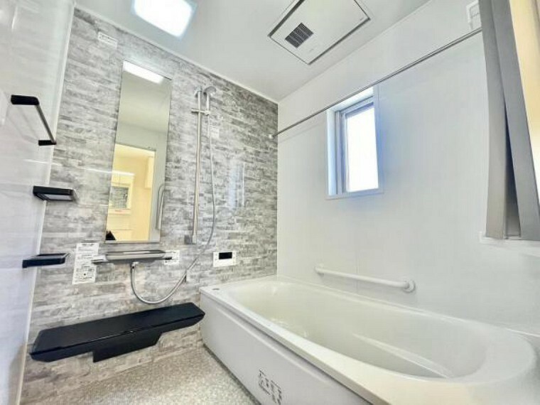浴室 新品の1坪タイプのお風呂ははまるで新築空間です