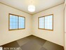 和室 和室・スタイリッシュな琉球畳を採用した和室です。奥行きのある押入には布団などの大きなものもたっぷり収納できます。