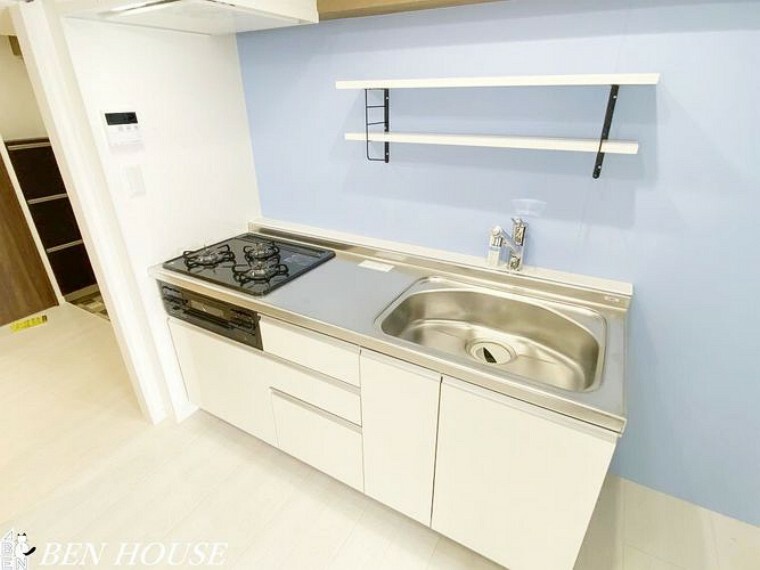 キッチン キッチン・システムキッチンと一体化したビルトインコンロでお掃除も楽々 キズや汚れが付きにくいコンロです。