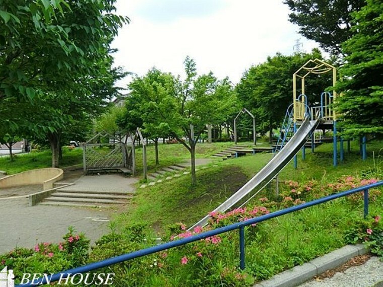 公園 東山田やまびこ公園 徒歩14分。四季の移ろいを感じる緑豊かな住環境です。
