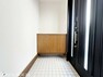 構造・工法・仕様 玄関・シンプルかつ清潔感のあるデザインの玄関です