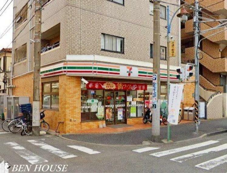 セブンイレブン横浜鶴見仲通店 徒歩3分。時間がない時にさっと寄れて便利なコンビニ。