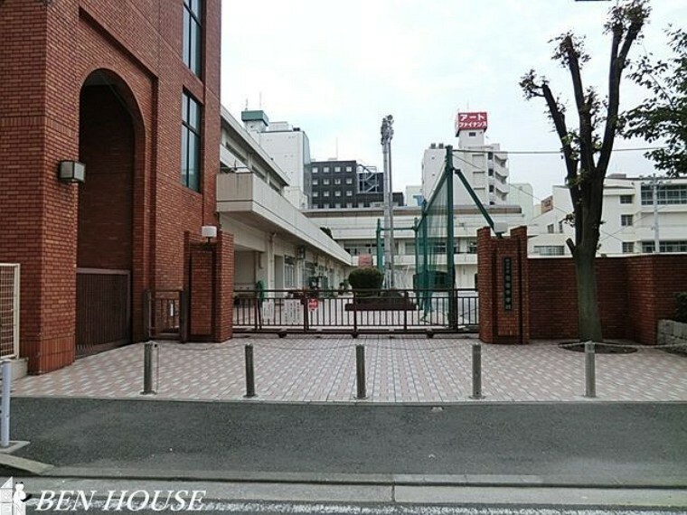 中学校 横浜市立横浜吉田中学校 徒歩5分。部活動帰りの帰宅も安心の距離です！