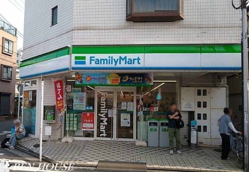 コンビニ ファミリーマート岡村店 徒歩3分。時間がない時にさっと寄れて便利なコンビニ。