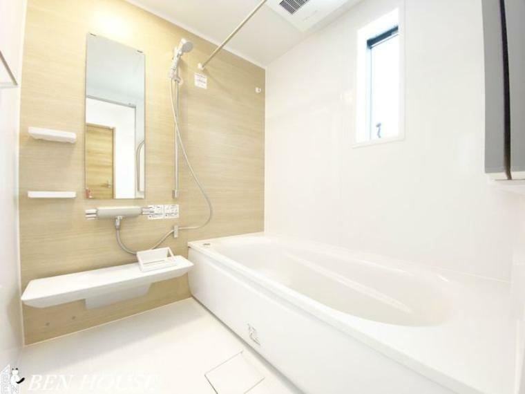 浴室 浴室（同仕様参考写真）・足を伸ばして寛げるゆったりとした広さのユニットバス。ヒートショック対策にも嬉しい浴室暖房乾燥機完備です。