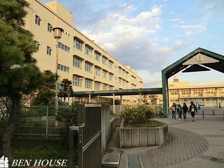 横浜市立芹が谷小学校 徒歩8分。教育施設が近くに整った、子育て世帯も安心の住環境です。（約620m）