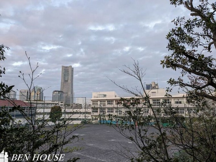中学校 横浜市立老松中学校 徒歩10分。部活動帰りの帰宅も安心の距離です！