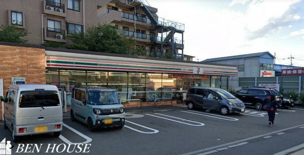 コンビニ セブンイレブン横浜旭南本宿町店 徒歩6分。時間がない時にさっと寄れて便利なコンビニ。