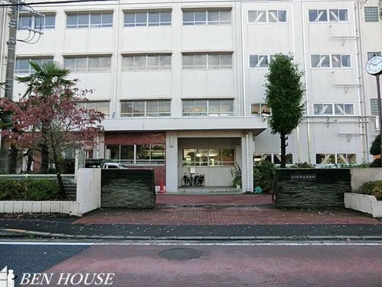 中学校 横浜市立新田中学校 徒歩3分。部活動帰りの帰宅も安心の距離です！