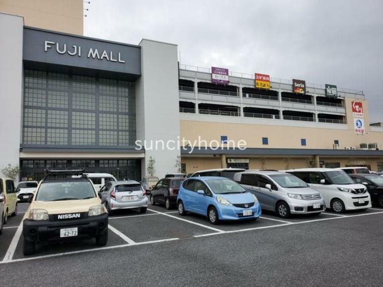 ショッピングセンター FUJI　MALL吹上 徒歩12分。