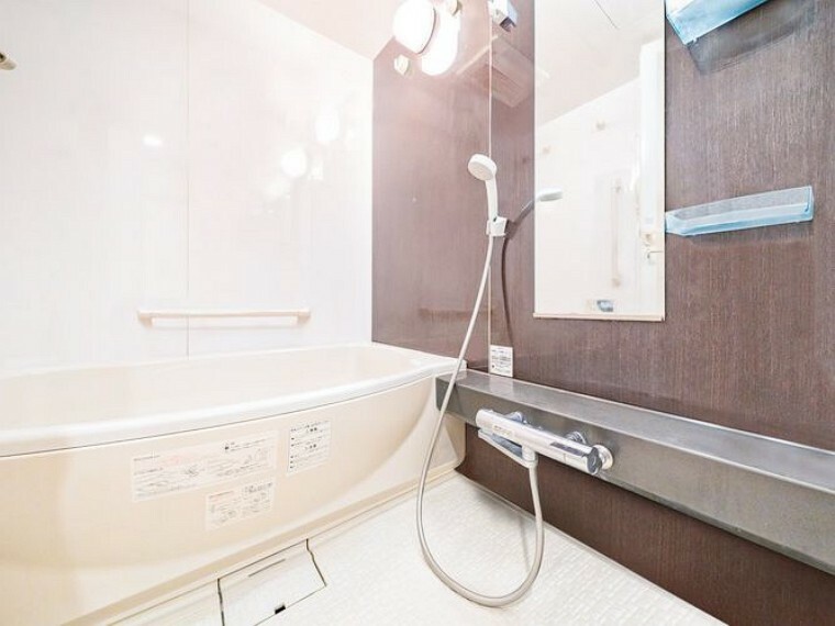 浴室 バス※画像はCGにより家具等の削除、床・壁紙等を加工した空室イメージです。