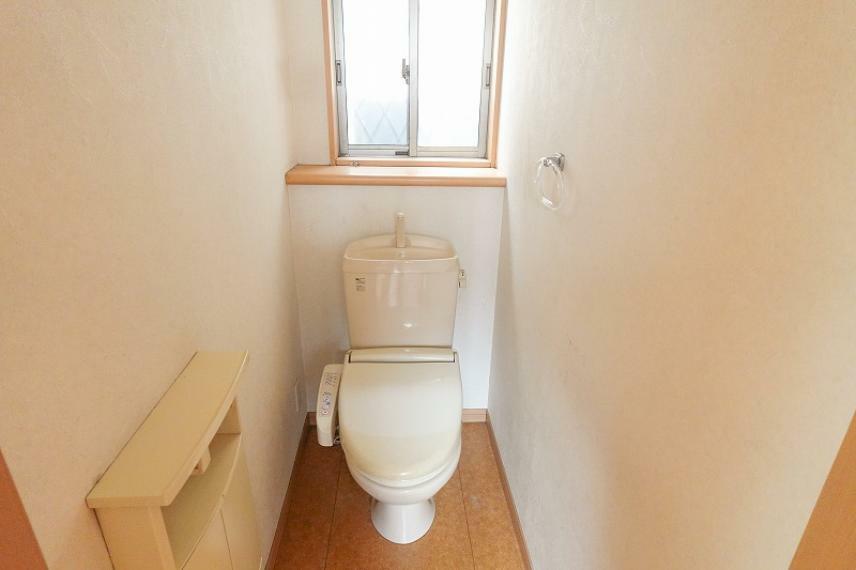 トイレ 室内（2024年2月）撮影 1階トイレ わずかな隙間も有効活用、便利な収納付き