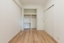 リビング横の洋室はリビングと廊下側から出入りが可能。暮らしに合わせた使い方ができますね。