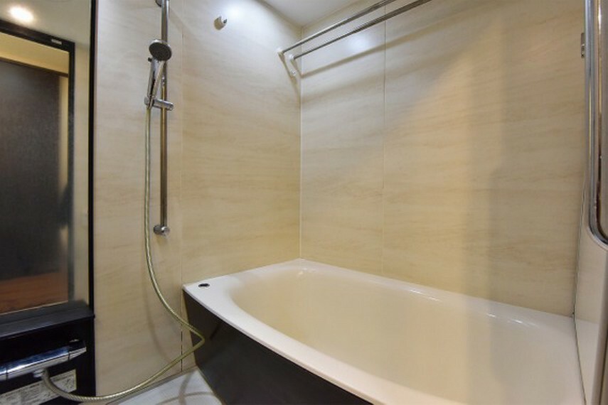 浴室 雨の日や花粉対策の室内干しに便利な乾燥機能。寒い冬に嬉しい暖房機付きのバスルームです。