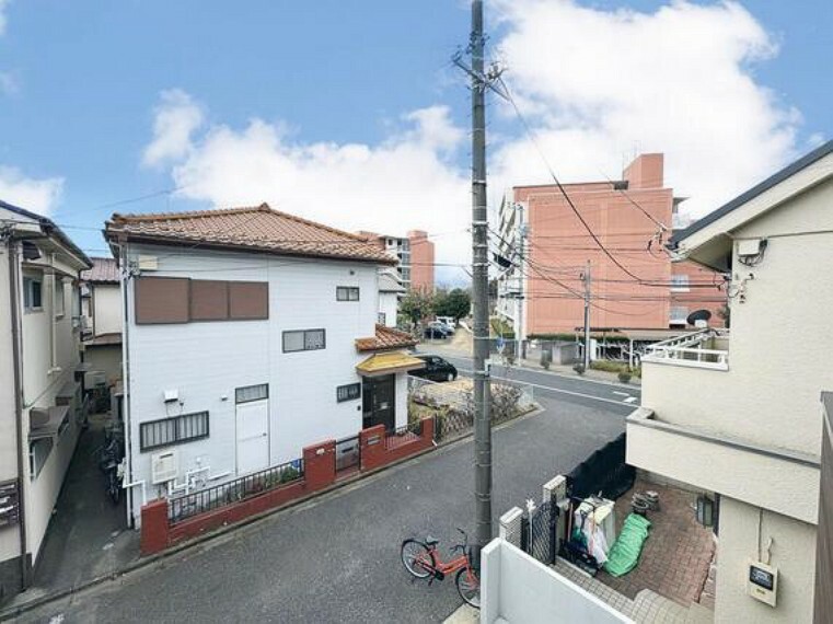 眺望 閑静な住宅地ですので、穏やかな毎日を送ることができます。緑豊かな住宅地は子育てにぴったりです。