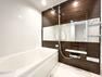 浴室 内径1418の1坪サイズの浴室。マンションの浴室ではやや広めの洗い場で、お子様と一緒に入っても広々使えます。