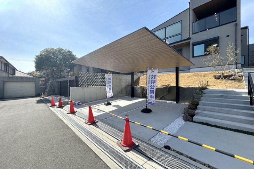 駐車場 並列で2台駐車することが出来ます。（車種による）周辺は交通量が多くないため焦らずに駐車が可能です。