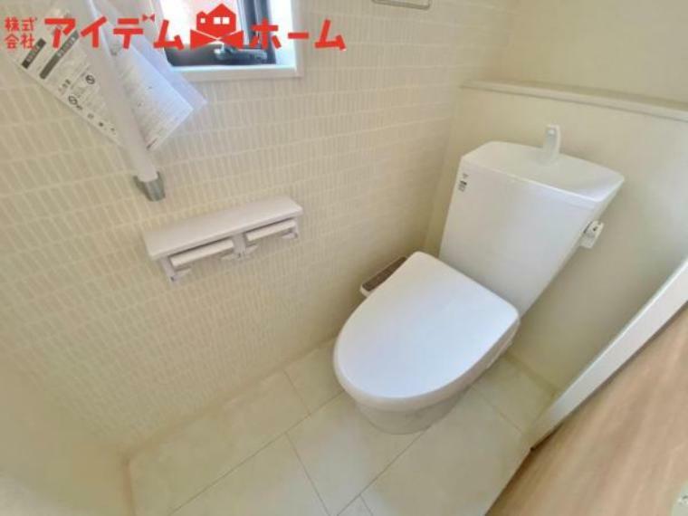 トイレ 温水での洗浄機能がついておりますので、 清潔かつ衛生面も安心です。