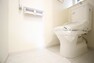 トイレ 清潔感にあふれた空間と機能的な洗浄装置。毎日何度も使う場所だから快適に