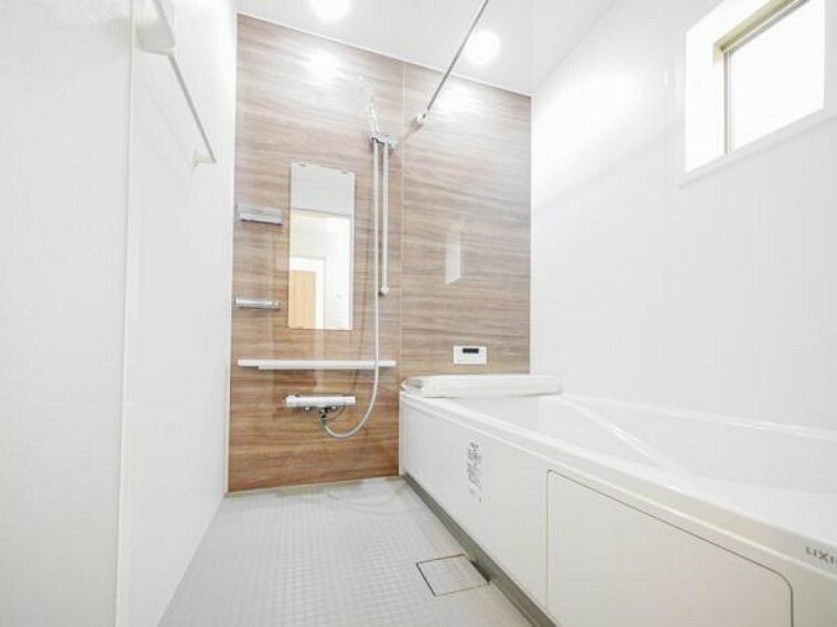 【浴室】1坪タイプのゆったりとした浴室です。（1号棟）