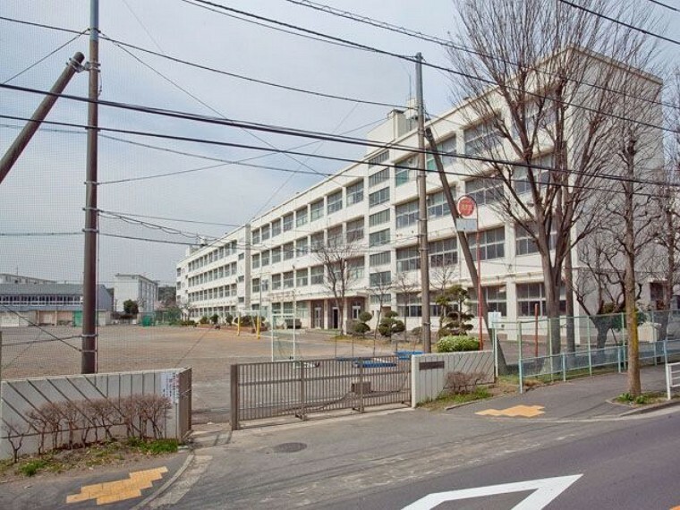横浜市立上白根中学校 徒歩16分。